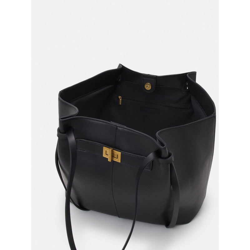 "It girl" bag black